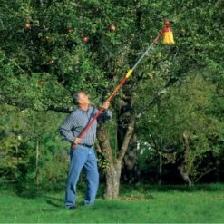 Wolf-Garten Adjustable Fruit Picker -Decor In Garden Store 315817 mc adjustable fruit picker in use1