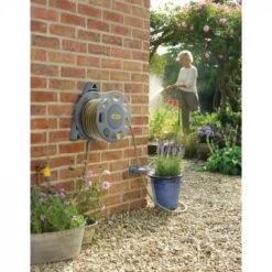 Hozelock 30m Wall Mounted Reel Without Hose -Decor In Garden Store 336168 30m wall mounted reel insitu