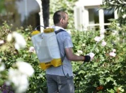 Hozelock Knapsack Sprayer 16L -Decor In Garden Store hozelock backpack sprayer 16l 2